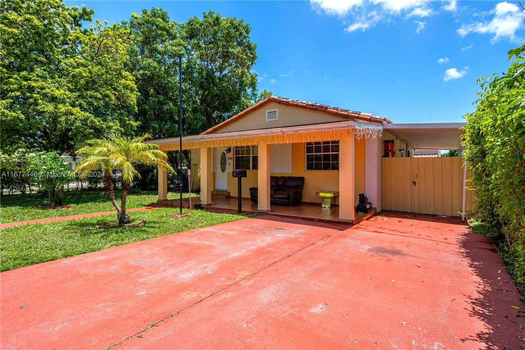 For Sale: $725,000 (3 beds, 2 baths, 1196 Square Feet)