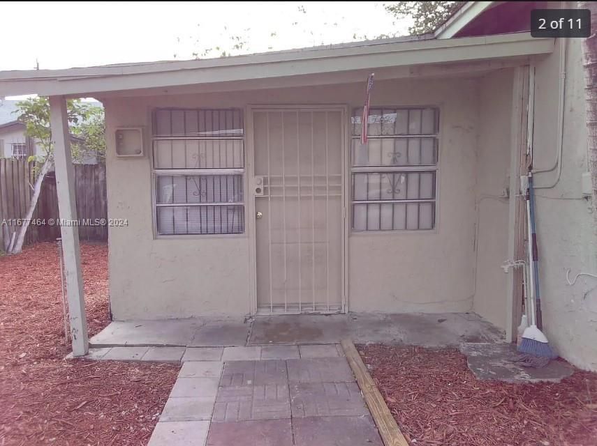 For Sale: $270,000 (2 beds, 1 baths, 870 Square Feet)