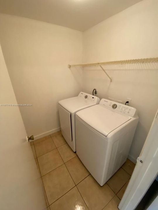 For Rent: $1,600 (1 beds, 1 baths, 713 Square Feet)