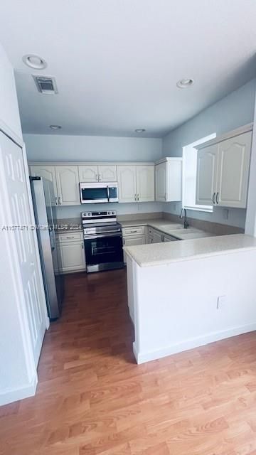 For Rent: $3,600 (3 beds, 2 baths, 1690 Square Feet)