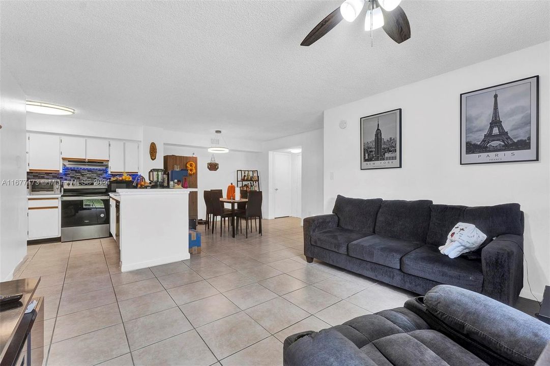 For Sale: $279,900 (2 beds, 2 baths, 1060 Square Feet)