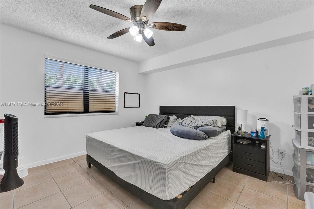 For Sale: $279,900 (2 beds, 2 baths, 1060 Square Feet)