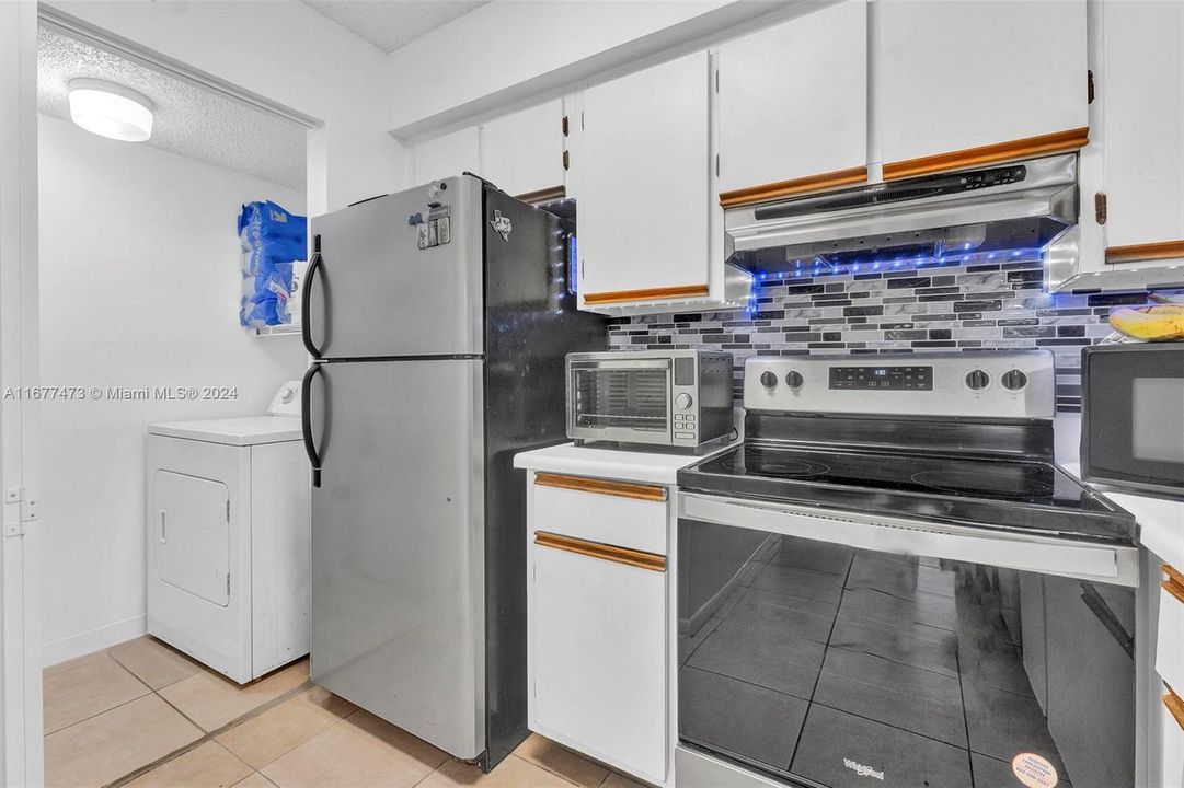 For Sale: $279,900 (2 beds, 2 baths, 1060 Square Feet)