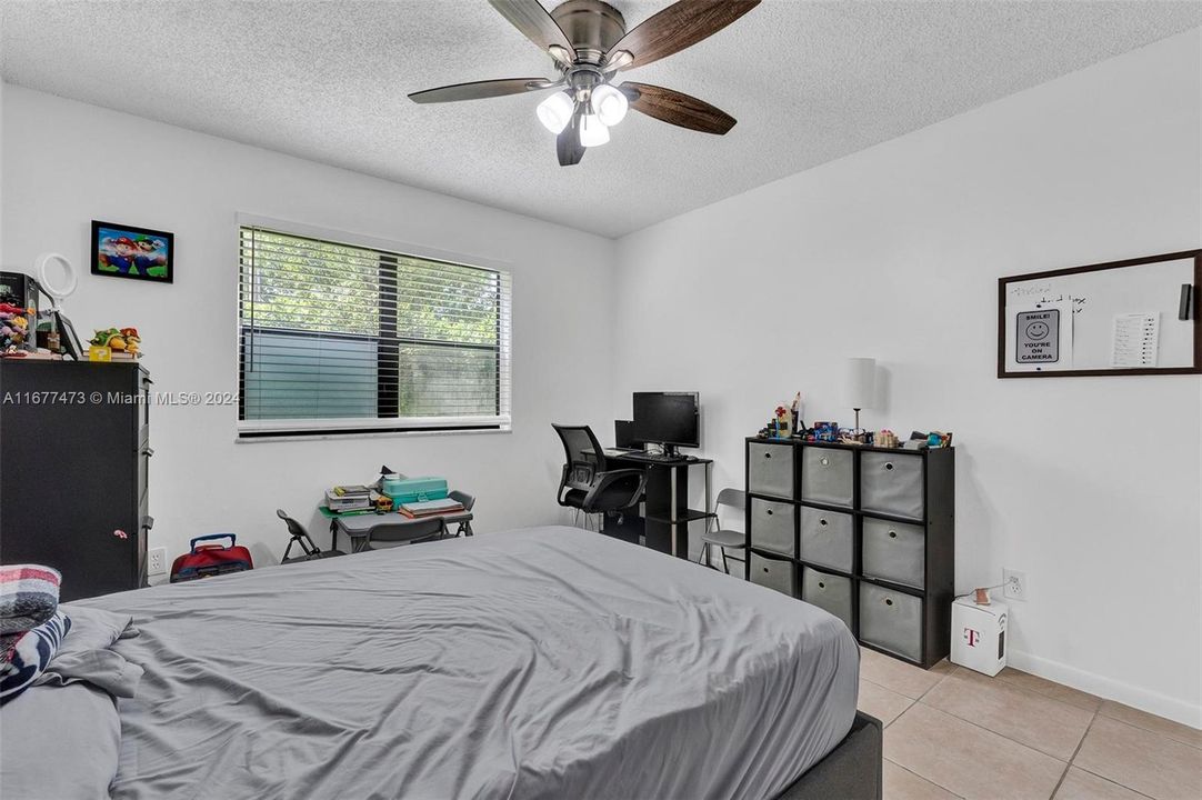 For Sale: $279,900 (2 beds, 2 baths, 1060 Square Feet)