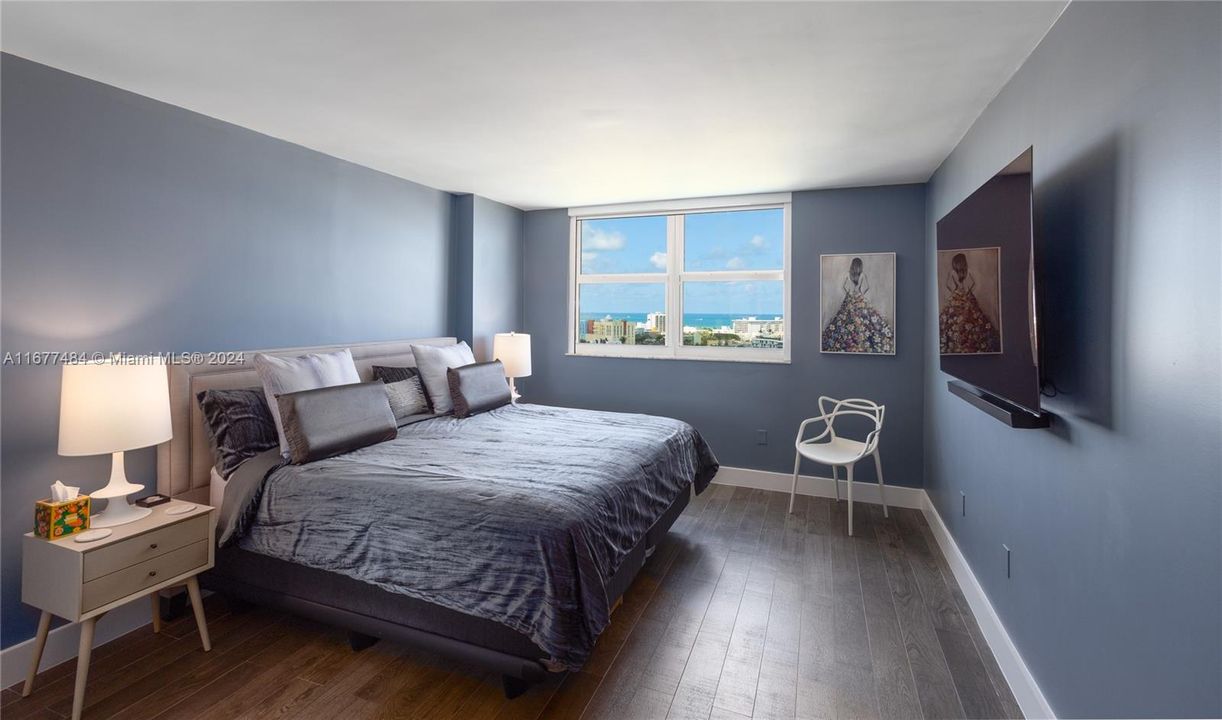 For Sale: $1,450,000 (2 beds, 2 baths, 1080 Square Feet)