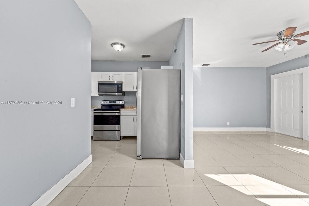 For Sale: $350,000 (3 beds, 1 baths, 888 Square Feet)