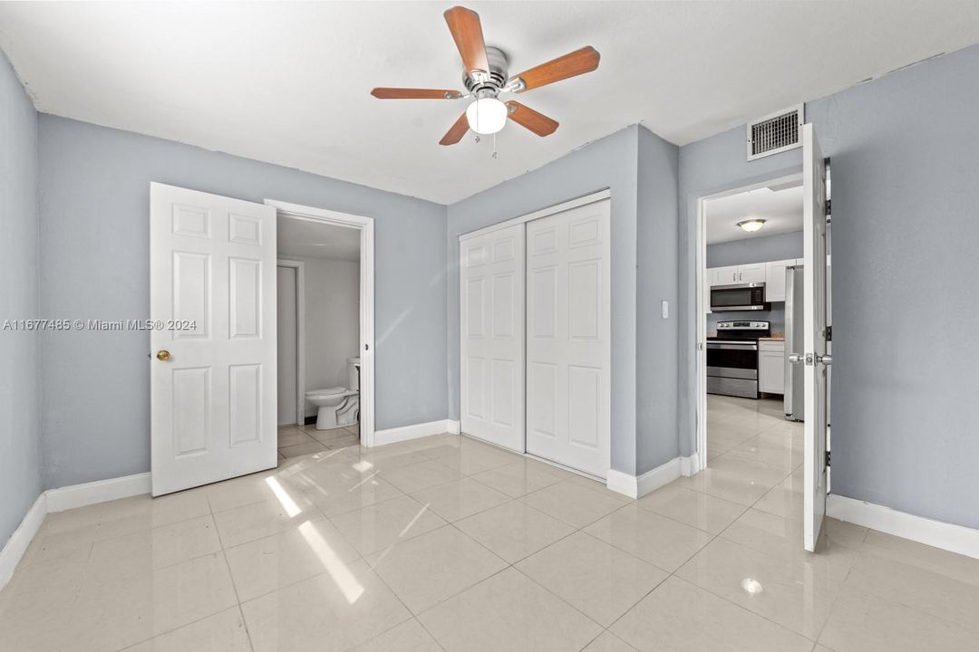 For Sale: $350,000 (3 beds, 1 baths, 888 Square Feet)