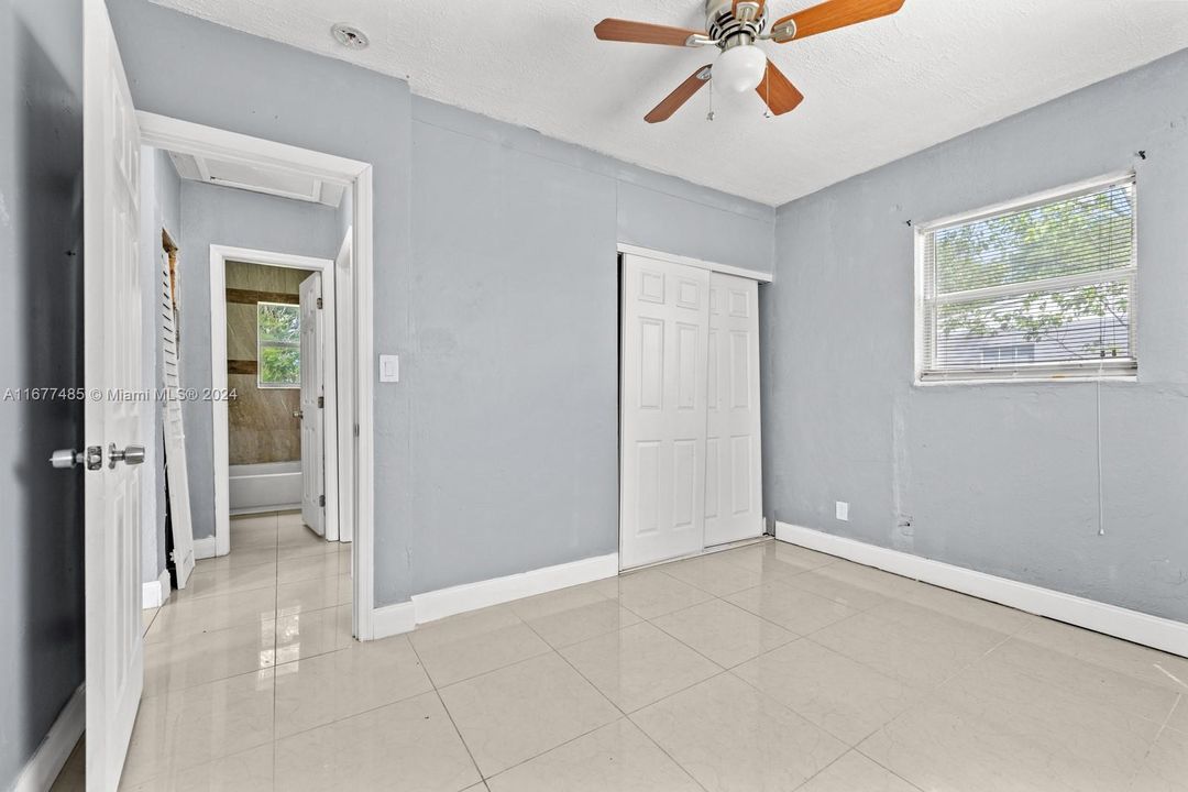 For Sale: $350,000 (3 beds, 1 baths, 888 Square Feet)