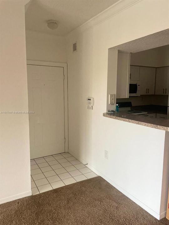 For Rent: $1,900 (1 beds, 1 baths, 690 Square Feet)