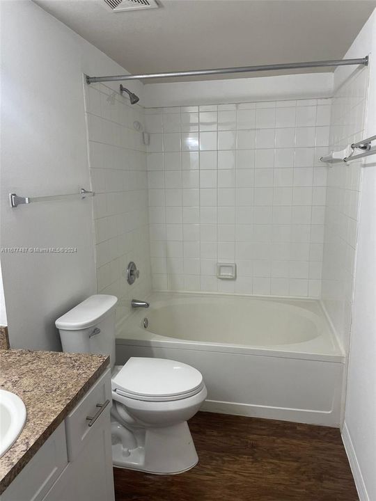 For Rent: $1,900 (1 beds, 1 baths, 690 Square Feet)