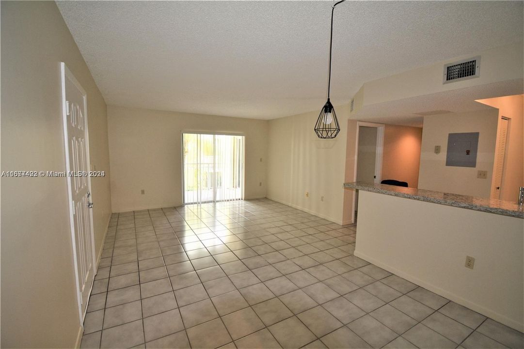 For Rent: $2,300 (2 beds, 2 baths, 1113 Square Feet)