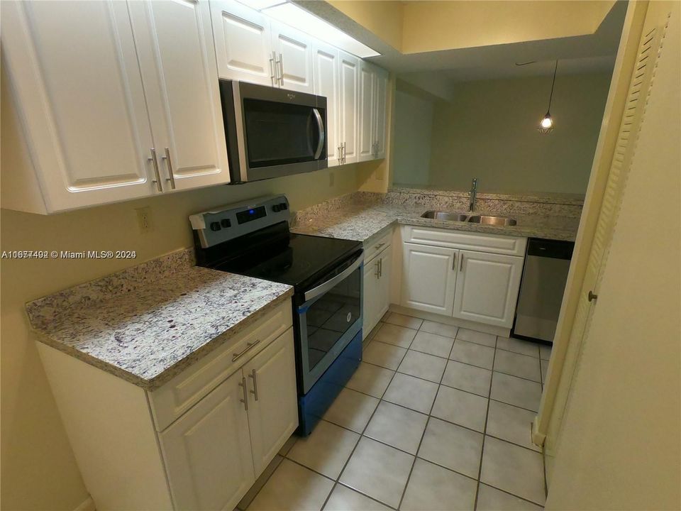 For Rent: $2,300 (2 beds, 2 baths, 1113 Square Feet)