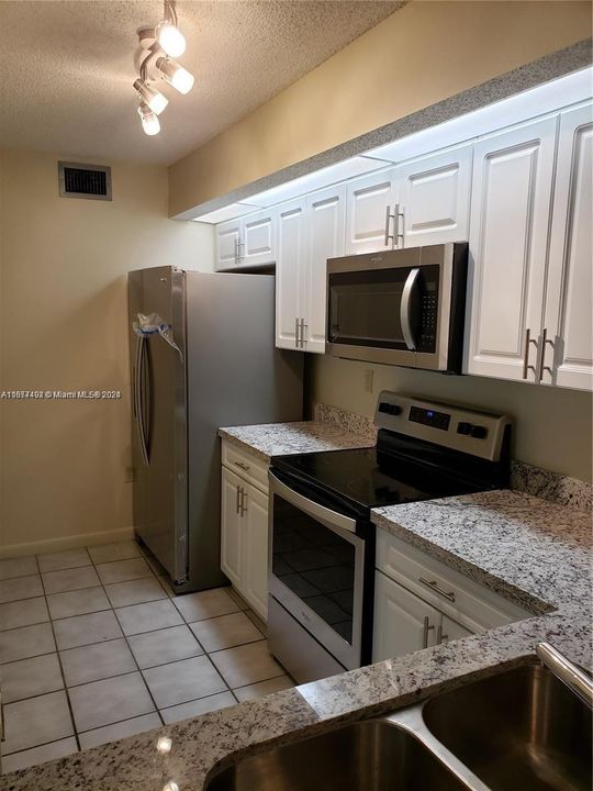 For Rent: $2,300 (2 beds, 2 baths, 1113 Square Feet)