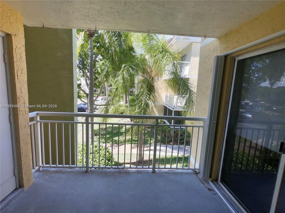 For Rent: $2,300 (2 beds, 2 baths, 1113 Square Feet)