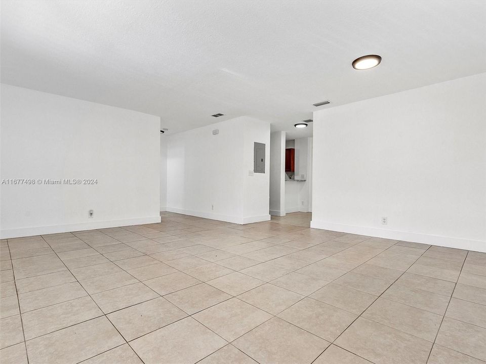 For Rent: $3,000 (3 beds, 2 baths, 1263 Square Feet)