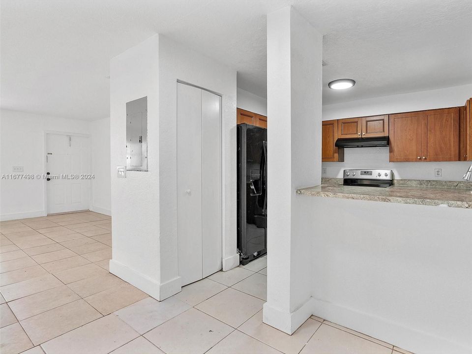 For Rent: $3,000 (3 beds, 2 baths, 1263 Square Feet)