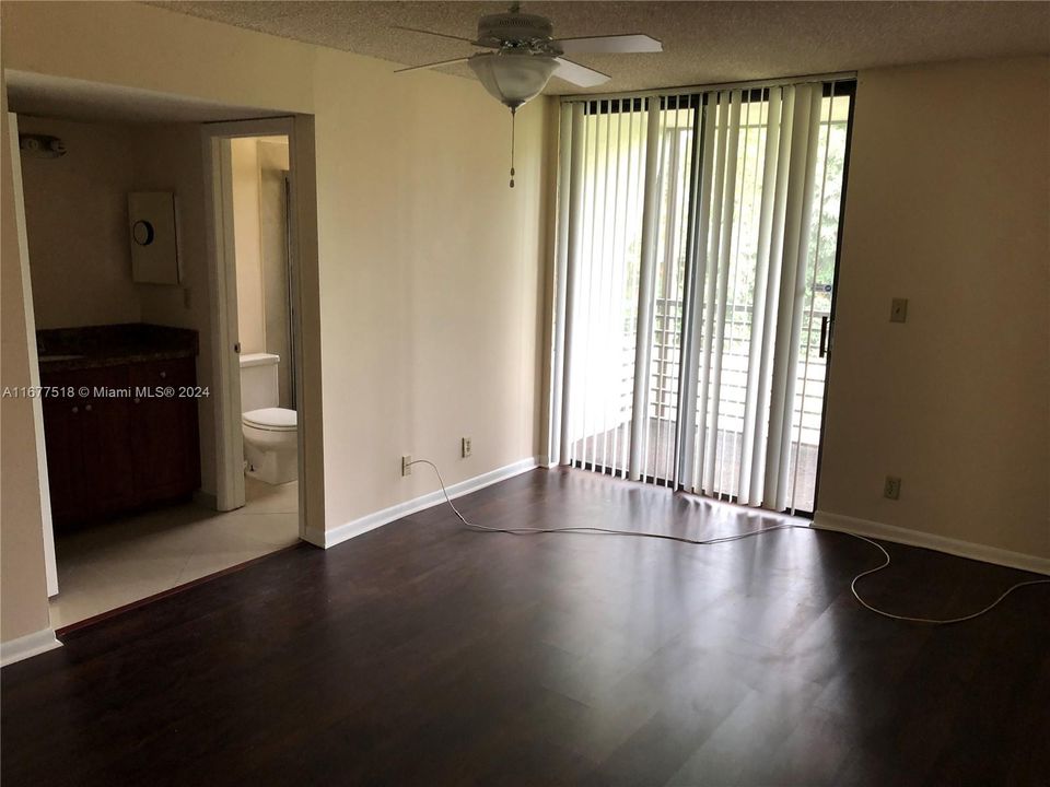 For Rent: $1,950 (2 beds, 2 baths, 1023 Square Feet)