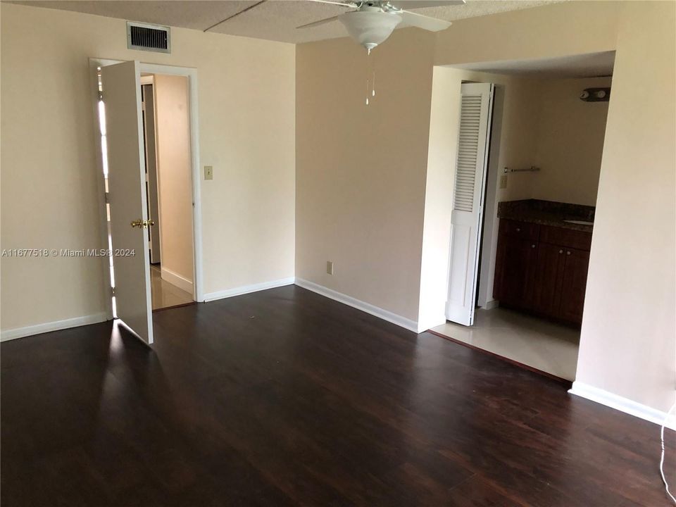 For Rent: $1,950 (2 beds, 2 baths, 1023 Square Feet)