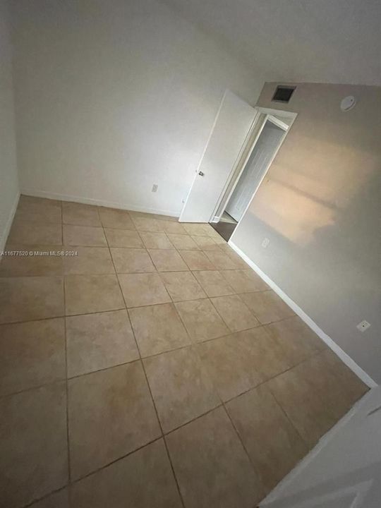 For Rent: $2,800 (3 beds, 2 baths, 1130 Square Feet)