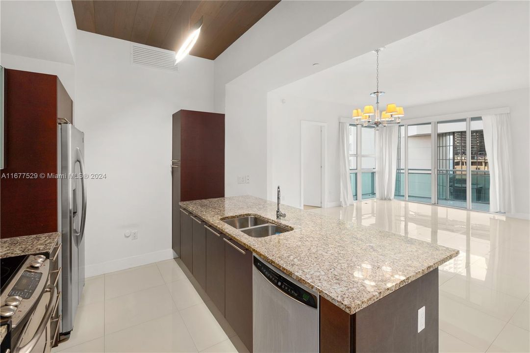 For Sale: $838,000 (2 beds, 2 baths, 1289 Square Feet)