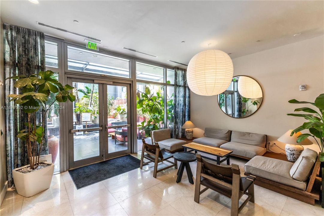 For Sale: $1,300,000 (1 beds, 1 baths, 1000 Square Feet)