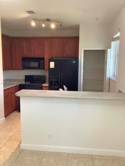 For Rent: $2,575 (3 beds, 2 baths, 1554 Square Feet)