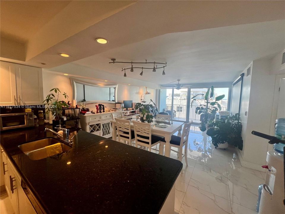 For Sale: $480,000 (2 beds, 1 baths, 855 Square Feet)