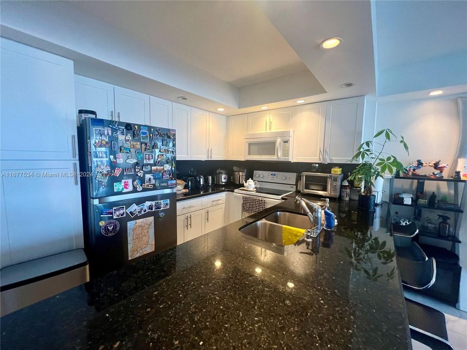 For Sale: $480,000 (2 beds, 1 baths, 855 Square Feet)