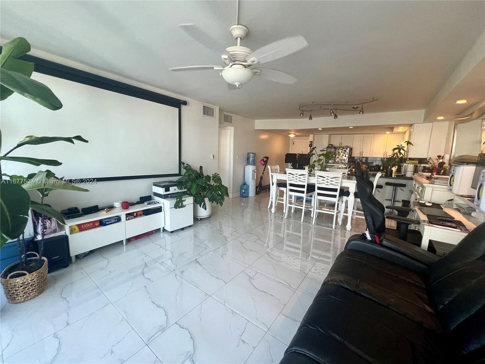 For Sale: $480,000 (2 beds, 1 baths, 855 Square Feet)