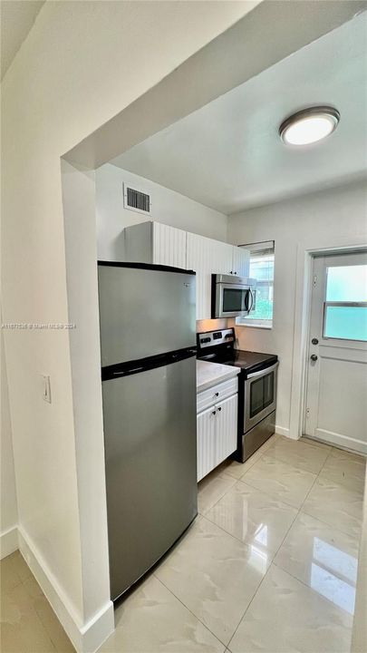 For Rent: $1,995 (1 beds, 1 baths, 660 Square Feet)