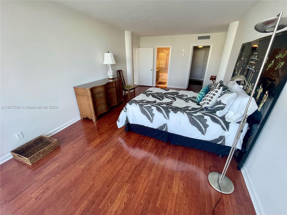 For Rent: $4,500 (2 beds, 2 baths, 1550 Square Feet)