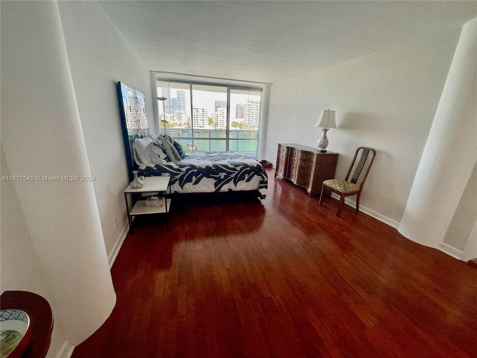 For Rent: $4,500 (2 beds, 2 baths, 1550 Square Feet)