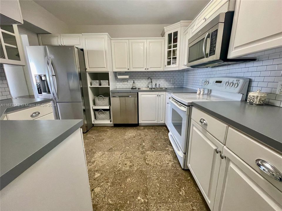 For Rent: $4,500 (2 beds, 2 baths, 1550 Square Feet)