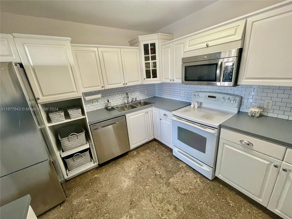 For Rent: $4,500 (2 beds, 2 baths, 1550 Square Feet)