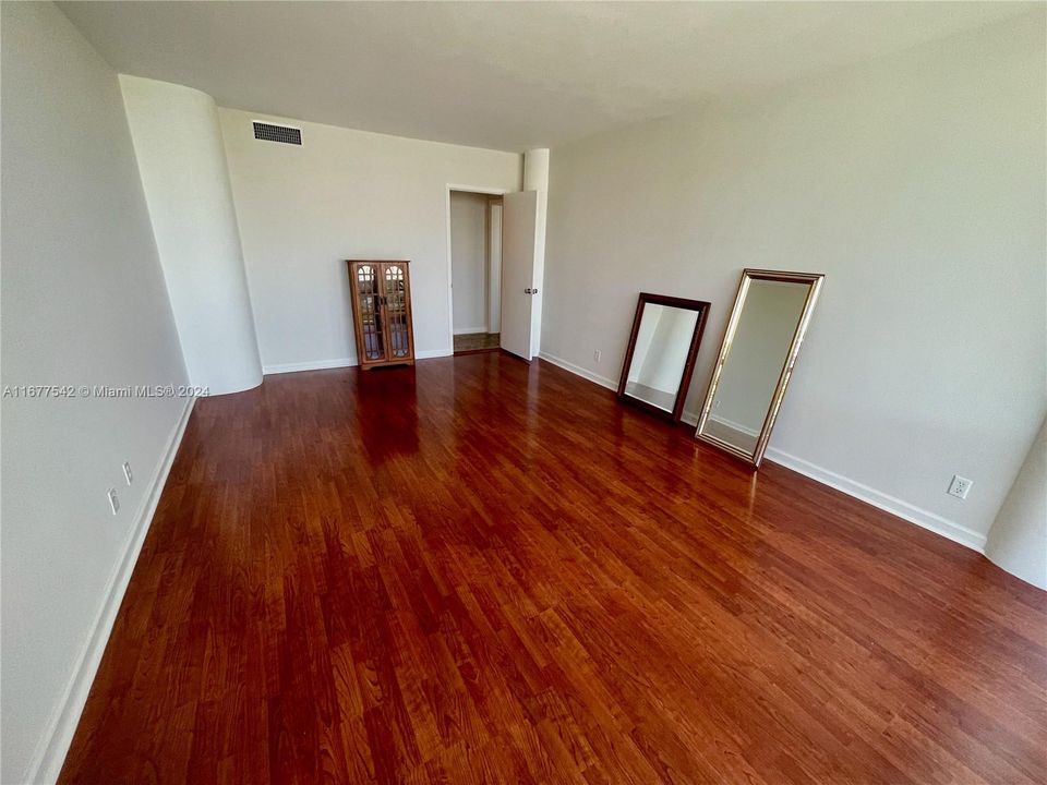 For Rent: $4,500 (2 beds, 2 baths, 1550 Square Feet)