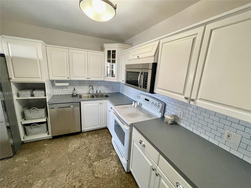 For Rent: $4,500 (2 beds, 2 baths, 1550 Square Feet)