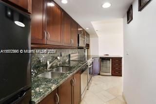 For Rent: $2,800 (1 beds, 1 baths, 805 Square Feet)