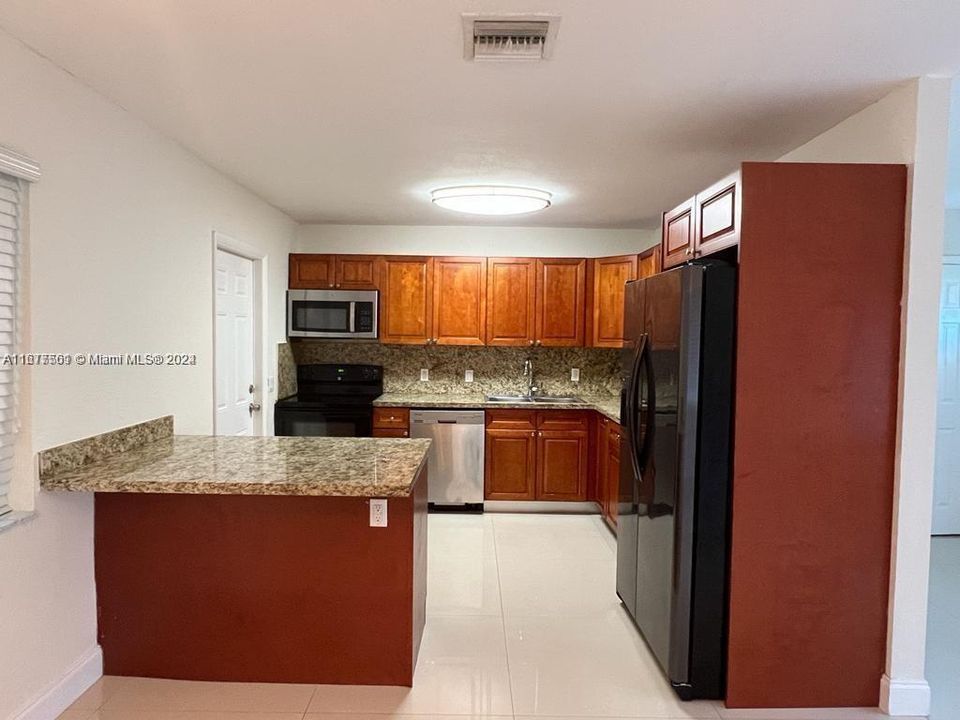 For Rent: $2,900 (3 beds, 2 baths, 1203 Square Feet)