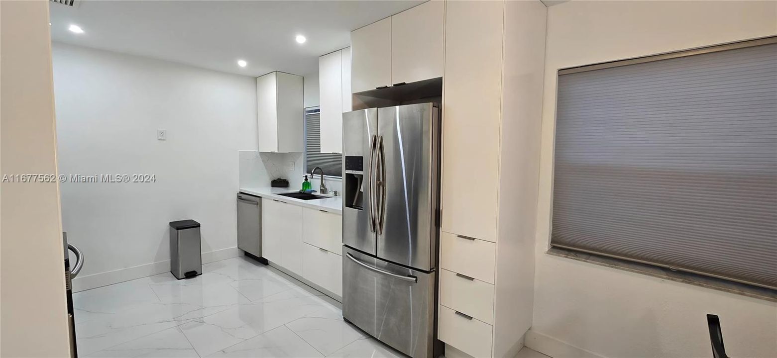 En Venta: $929,900 (3 camas, 3 baños, 1833 Pies cuadrados)