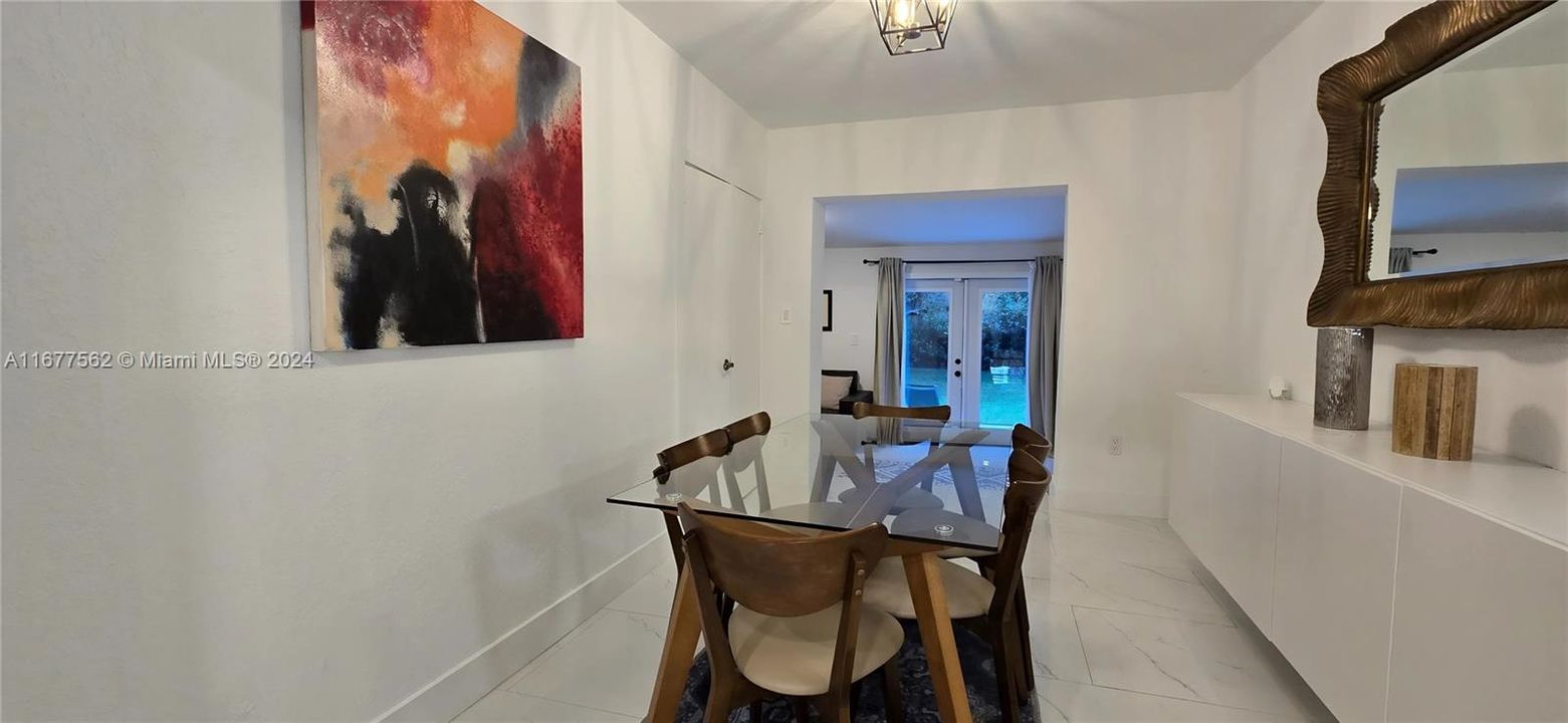 En Venta: $929,900 (3 camas, 3 baños, 1833 Pies cuadrados)