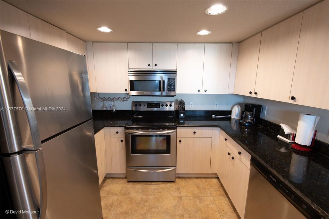 For Rent: $2,400 (2 beds, 1 baths, 995 Square Feet)