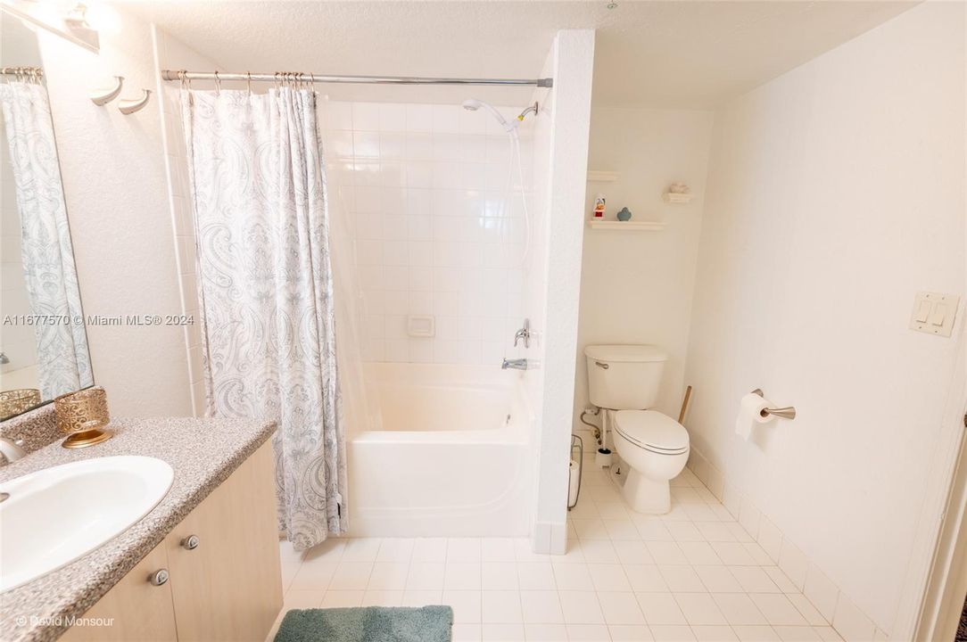 For Rent: $2,400 (2 beds, 1 baths, 995 Square Feet)