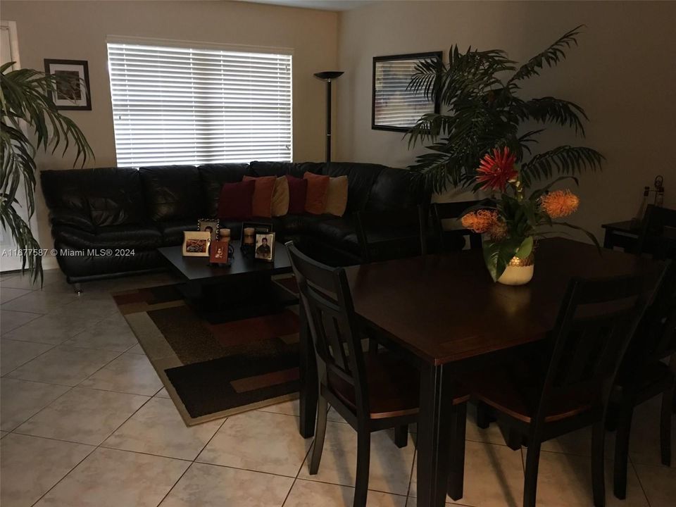 For Rent: $2,300 (2 beds, 2 baths, 940 Square Feet)