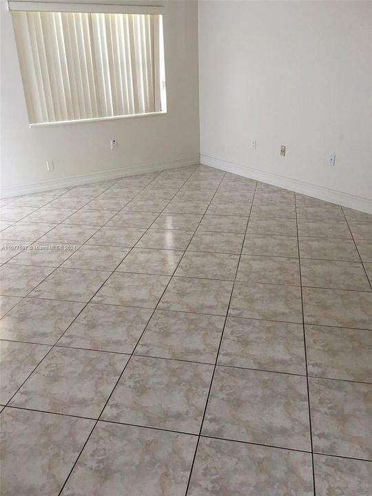 For Rent: $2,300 (2 beds, 2 baths, 940 Square Feet)