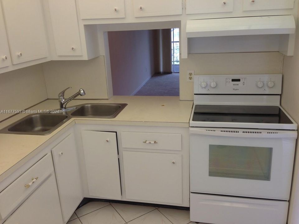 For Sale: $131,000 (2 beds, 2 baths, 880 Square Feet)