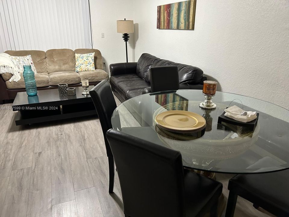 For Rent: $1,900 (1 beds, 1 baths, 810 Square Feet)