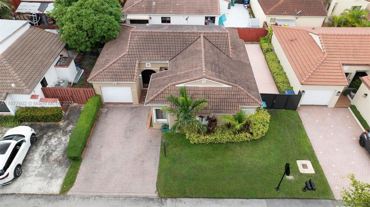 En Venta: $660,000 (3 camas, 2 baños, 1408 Pies cuadrados)