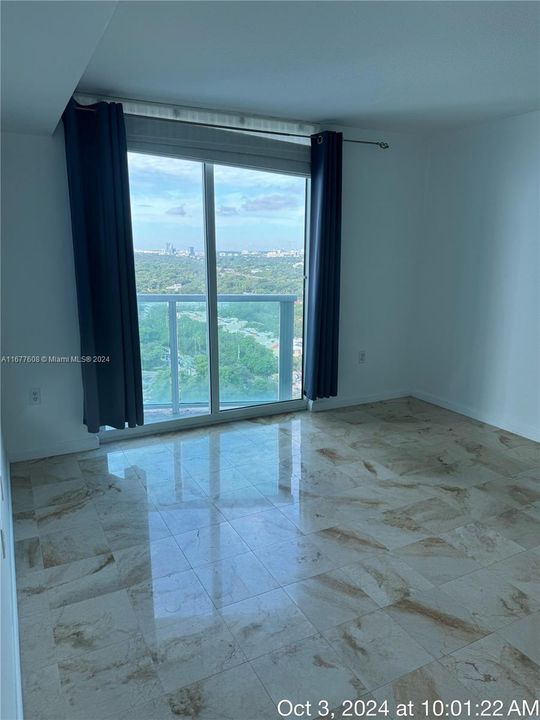 Bedroom with Sliding door to balcony