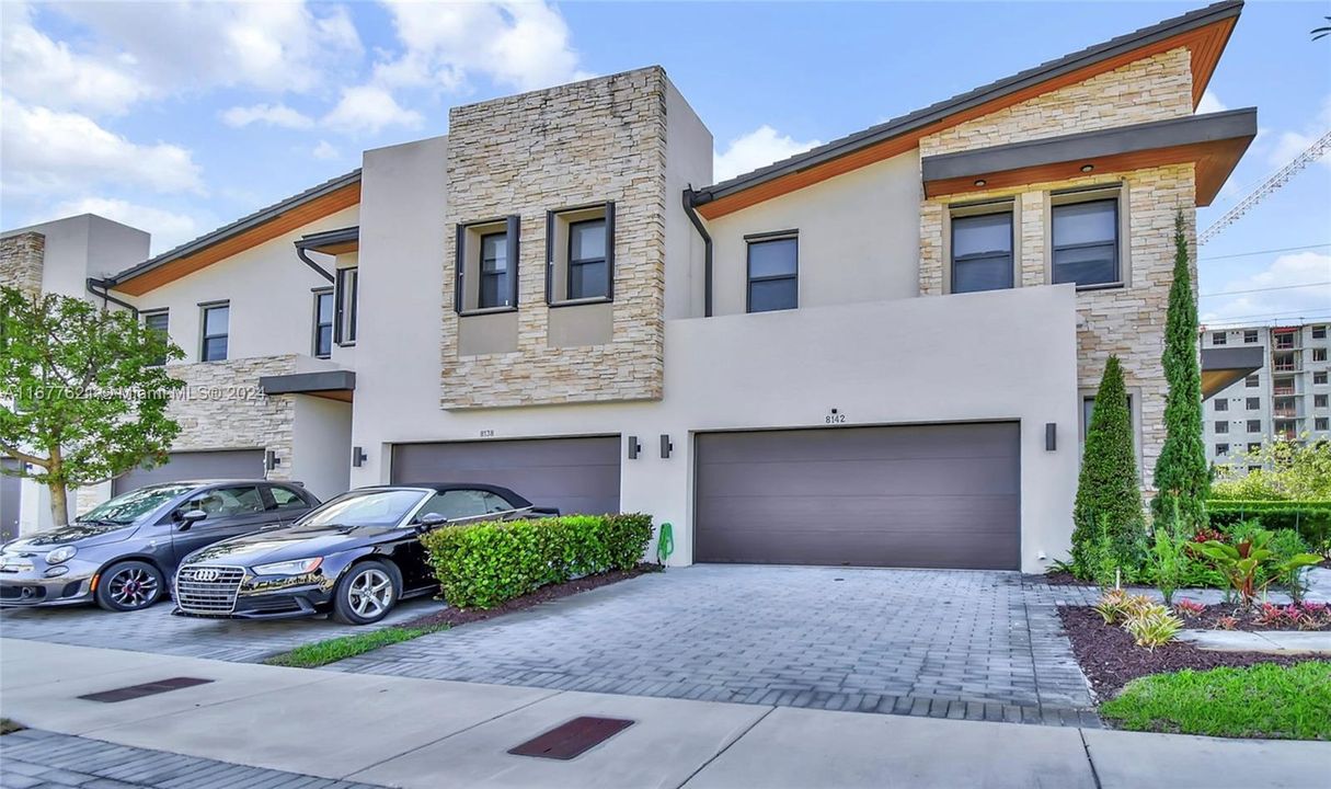 For Sale: $810,000 (3 beds, 2 baths, 2100 Square Feet)