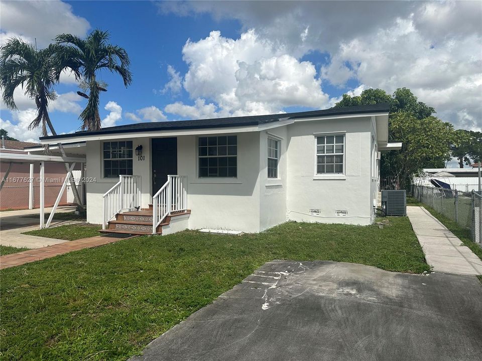 For Sale: $729,900 (5 beds, 2 baths, 1817 Square Feet)